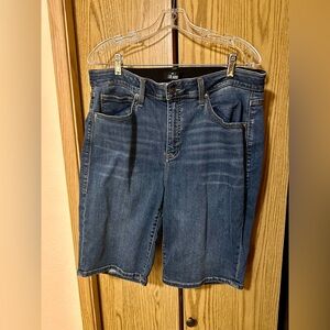 LuLaRoe Denim Bermuda shorts size 34. EUC.